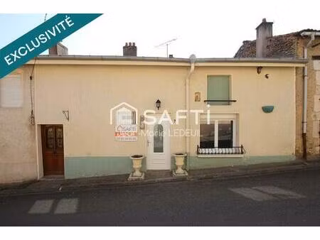 maison de village à rénover  trois pièces  grenier aménageable.