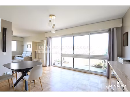 superbe t2 meublé rénové avec balcon  parking et vue parc – garches