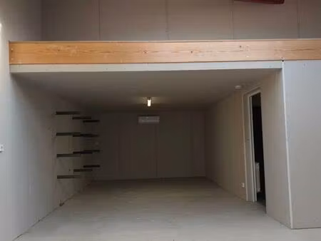 location hangar 85 m²