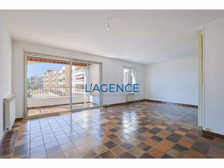 appartement t4 de 89 m2 en dernier étage avec ascenseur dans
