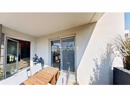 lyon 8ème - t3 de 66.8 m2 avec balcon et garage