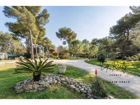 propriété d'exception 394 m² – terrain 10 800 m² – pis