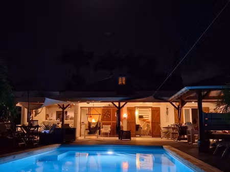 belle propriété avec villa f4 piscine 2 bungalows avec bacs