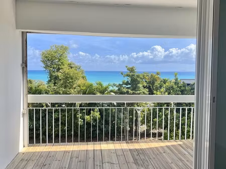 à louer t3 rénové avec vue mer imprenable bas du fort -