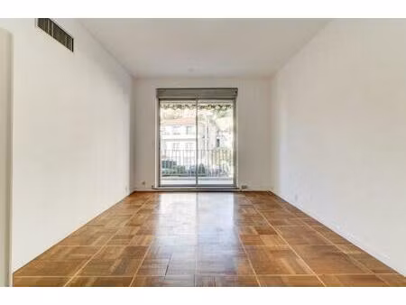 2p non meublé avec terrasse et cave