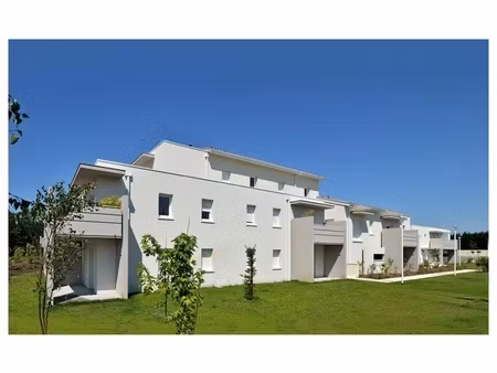 st médar issac meuble- t2 res bbc avec balcon + parking