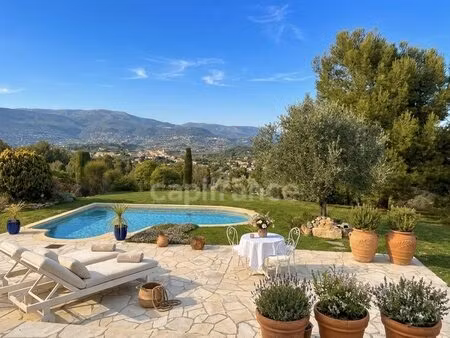 villa avec piscine et terrain plat – commerces a pied – appartement indépendant
