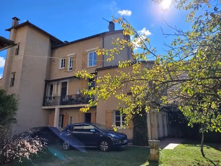 immeuble de 3 logements  dépendances et jardin à cahors.