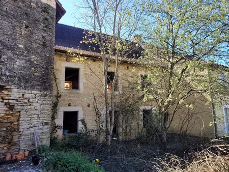 maison de village en pierre à rénover – charme et potentiel