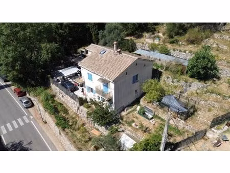 villa t7 de 175 m2 avec garage sur 1800 m2 de terrain