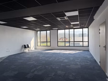 location local professionnel 68m² montmelian 73800