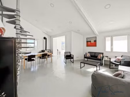 villa rénovée avec vue dominante domaine privé avec piscine & tennis