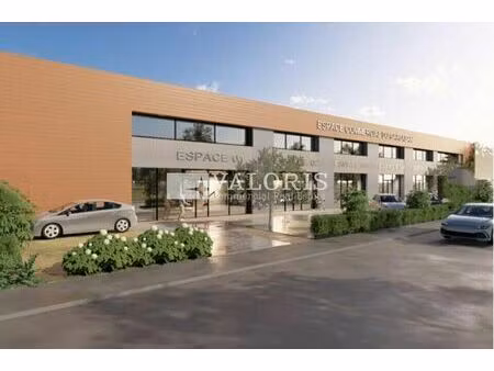 location commerce 1049 m² à roquevaire (13360)