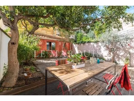 appartement duplex traversant avec agréable jardin et dépendance