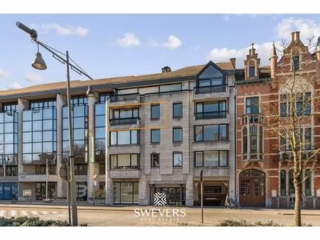 appartement met 2 slaapkamers en terras op toplocatie aan het leopoldplein in hasselt – op