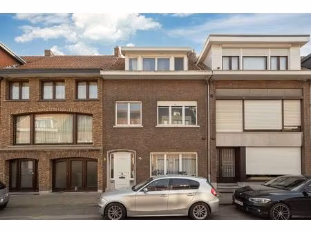 opbrengsteigendom met 2 app in ekeren centrum