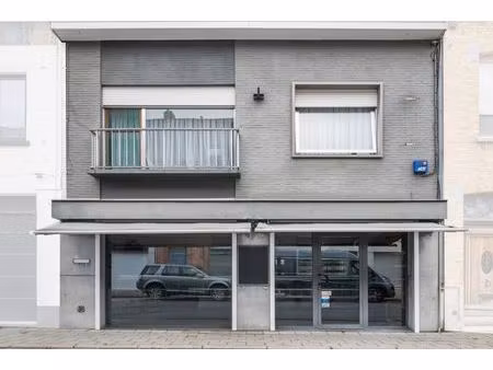 lauwe-centrum. uitstekende gelegen handelseigendom : wonen en werken met 4 slaapkamers met