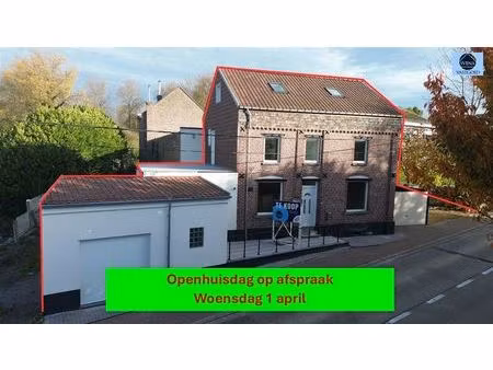 zeer ruime woning met 4 slaapkamers en 2 garages