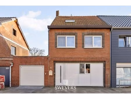 gezinswoning met bureau  vier slaapkamers en zonnige tuin