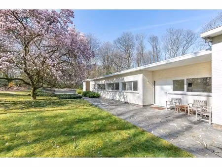 unieke laagbouwvilla op 85 are parkgebied te holsbeek