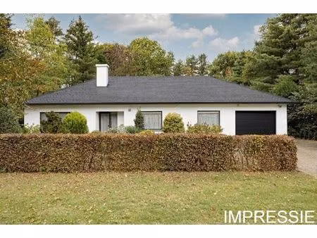 laagbouwvilla op residentieel perceel van ca. 1.783 m².