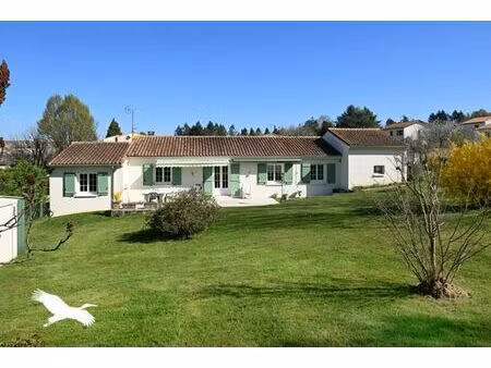 vente maison 6 pièces 130 m² montbron (16220)