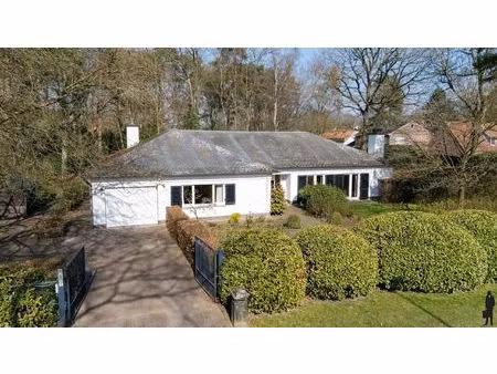 gelijkvloerse woning met renovatiepotentieel op ca. 1.720 m²