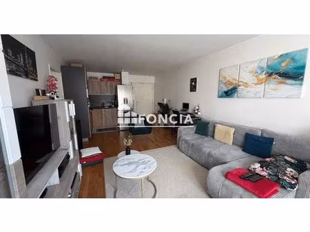 2p au rch avec accès jardin et 2 places de parking  vendu loué 752€ par mois plus charge 8