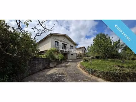 maison avec extérieur et garage