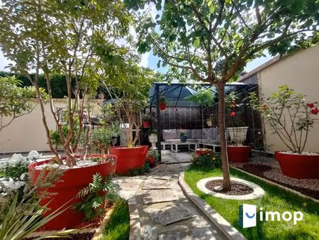 maison avec extérieur proche chambly