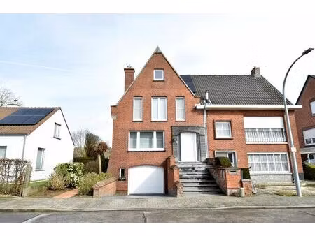 karaktervolle woning met 3 slaapkamers  garage én tuin op een rustige locatie te koop in m