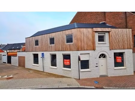 beveren – volledig gerenoveerde & instapklare woning met 4 slaapkamers & garage