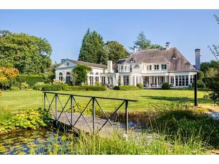 exclusieve villa op 1.1ha met binnenzwembad  spa en lift