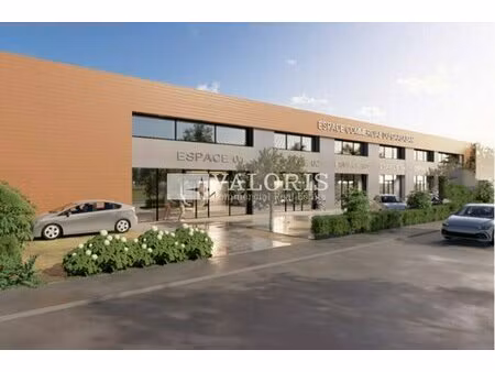 location local commercial 1 049m² roquevaire 13360