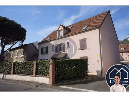 appartement type f3 très bien situé au cœur d'epernon – jolie residence bien entretenue et