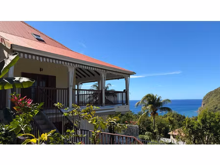 villa f6 + 2 logements f2 dans les hauteurs du bourg de desaies  avec magnifique vue mer.