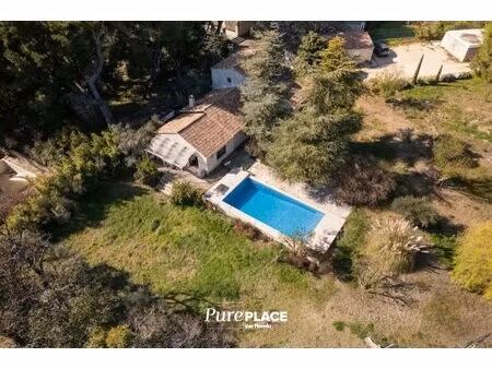 magnifique villa contemporaine à allauch édifiée sur une parcelle de 2632 m2 avec piscine