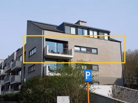 ruim appartement met autostaanplaats vlakbij het centrum