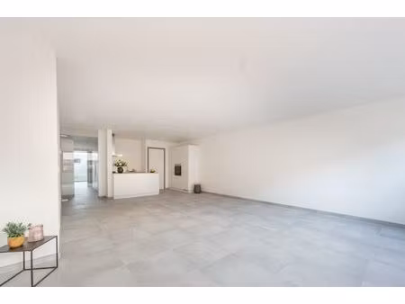 gelijkvloers appartement met tuin te sijsele!