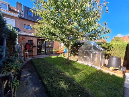 rustig gelegen gerenoveerde woning met twee slaapkamers nabij het centrum