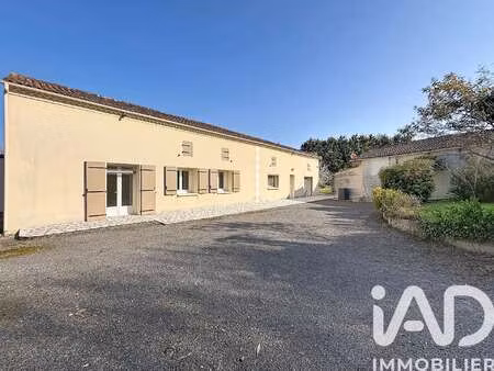 vente maison à sousmoulins (17130) : à vendre / 242m² sousmoulins