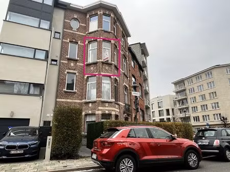 rustig gelegen 1 slaapkamer appartement in residentiële wijk!