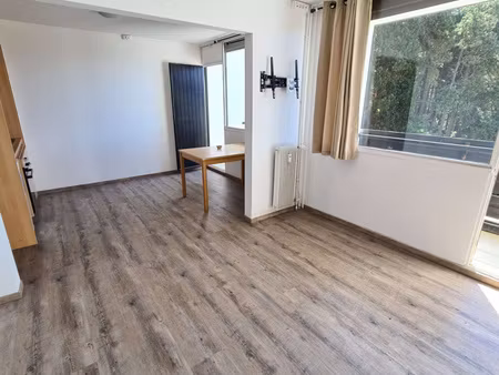 t3 + balcon a l'annee