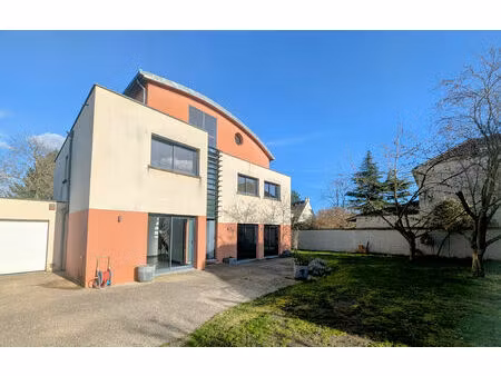 location maison 7 pièces 200m²