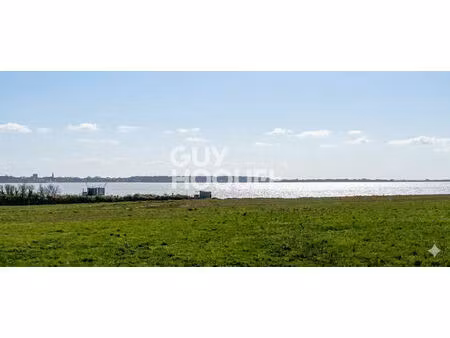 splendide maison à vendre à yves avec vue mer et grand terrain