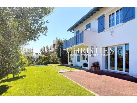 à vendre saint-jean-de-luz - villa proche de la plage d'erromardie