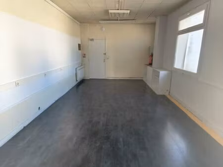 location local professionnel 50m² nantes 44000