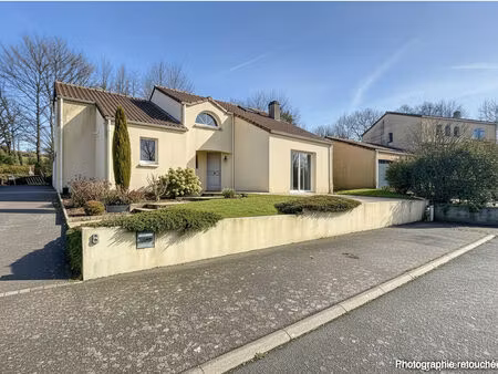 très jolie maison familiale à vendre à cholet - 5 pièces  piscine et garage