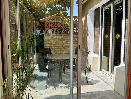 maison avec jardin privé et potentiel de revenus