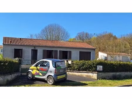 pavillon 1980 à renover aigre 16140